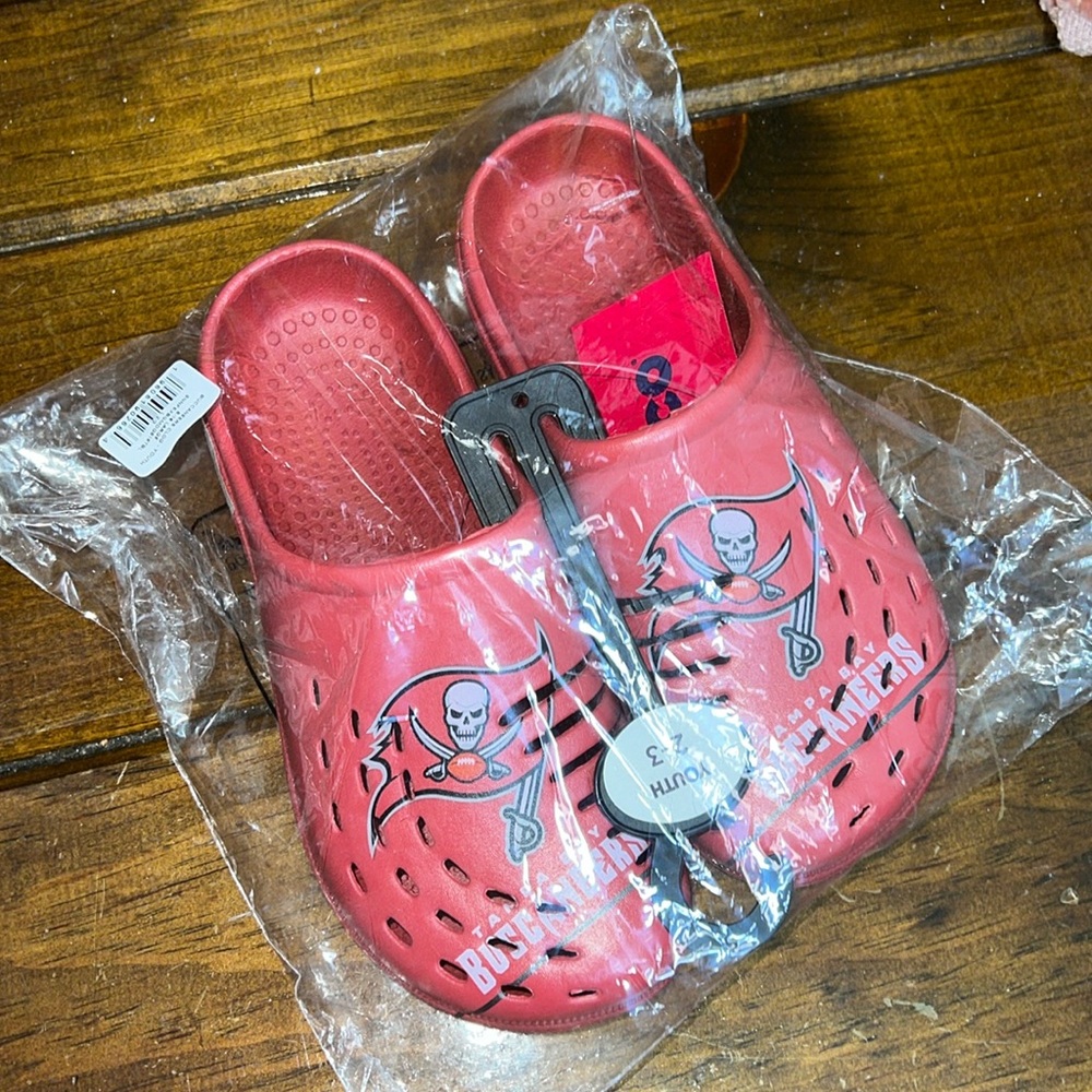 Tampa Bay Buccaneers Red Slip On‎ Shoes- Youth 2/3